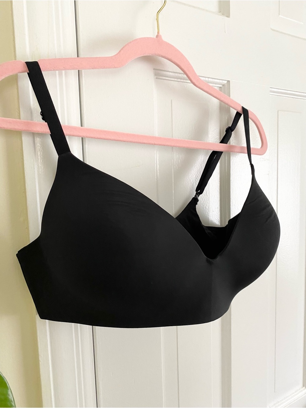 Nwot Victoria’s Secret black wireless support comfort bra size 36DD